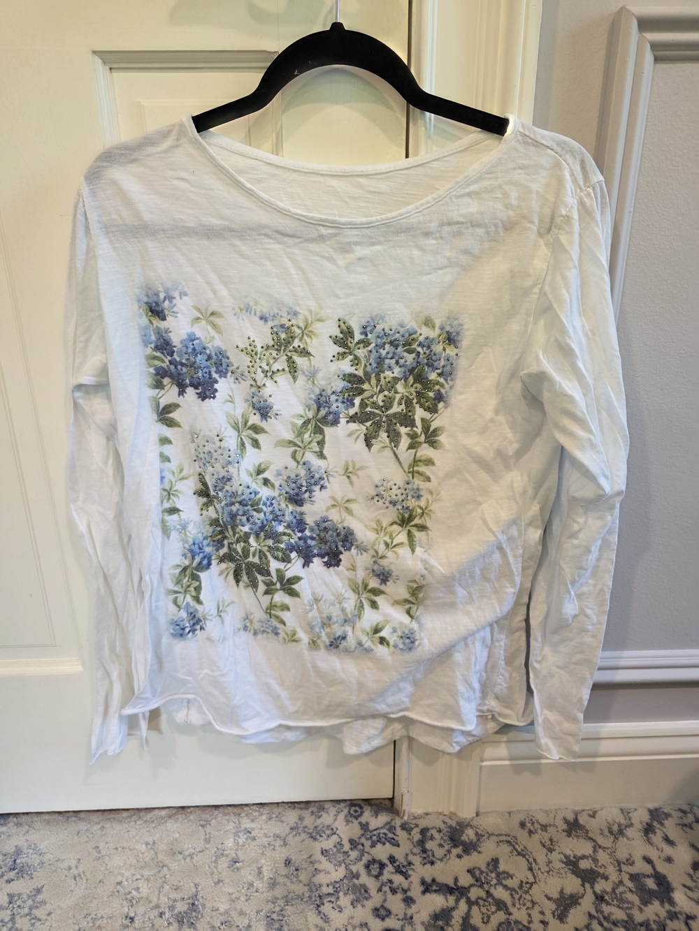 Made In Madrid - Women's White Long-Sleeve Embellished Floral Print Tee